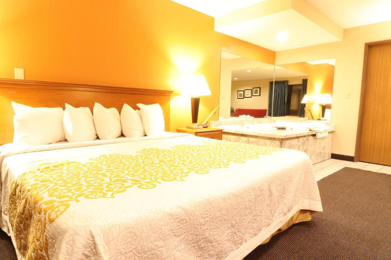Days Inn By Wyndham Black River Falls - Access To Atv Trail Экстерьер фото