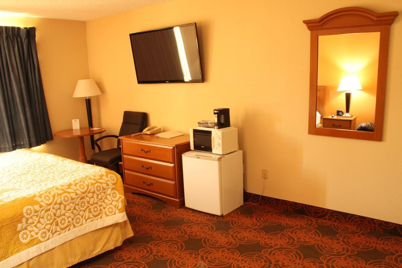 Days Inn By Wyndham Black River Falls - Access To Atv Trail Экстерьер фото