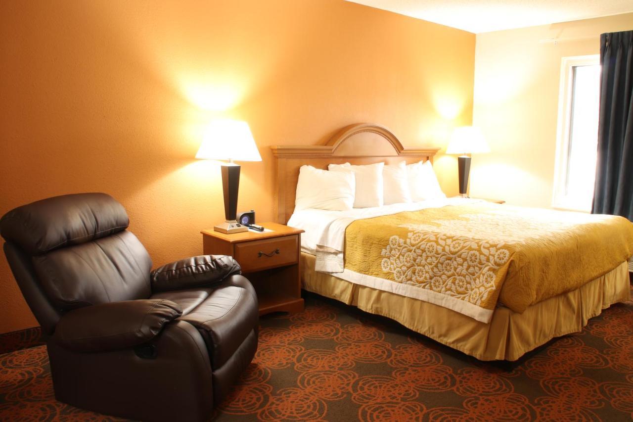 Days Inn By Wyndham Black River Falls - Access To Atv Trail Экстерьер фото