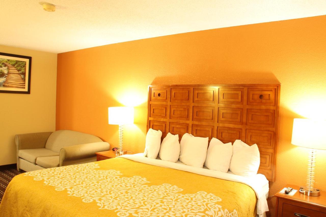 Days Inn By Wyndham Black River Falls - Access To Atv Trail Экстерьер фото