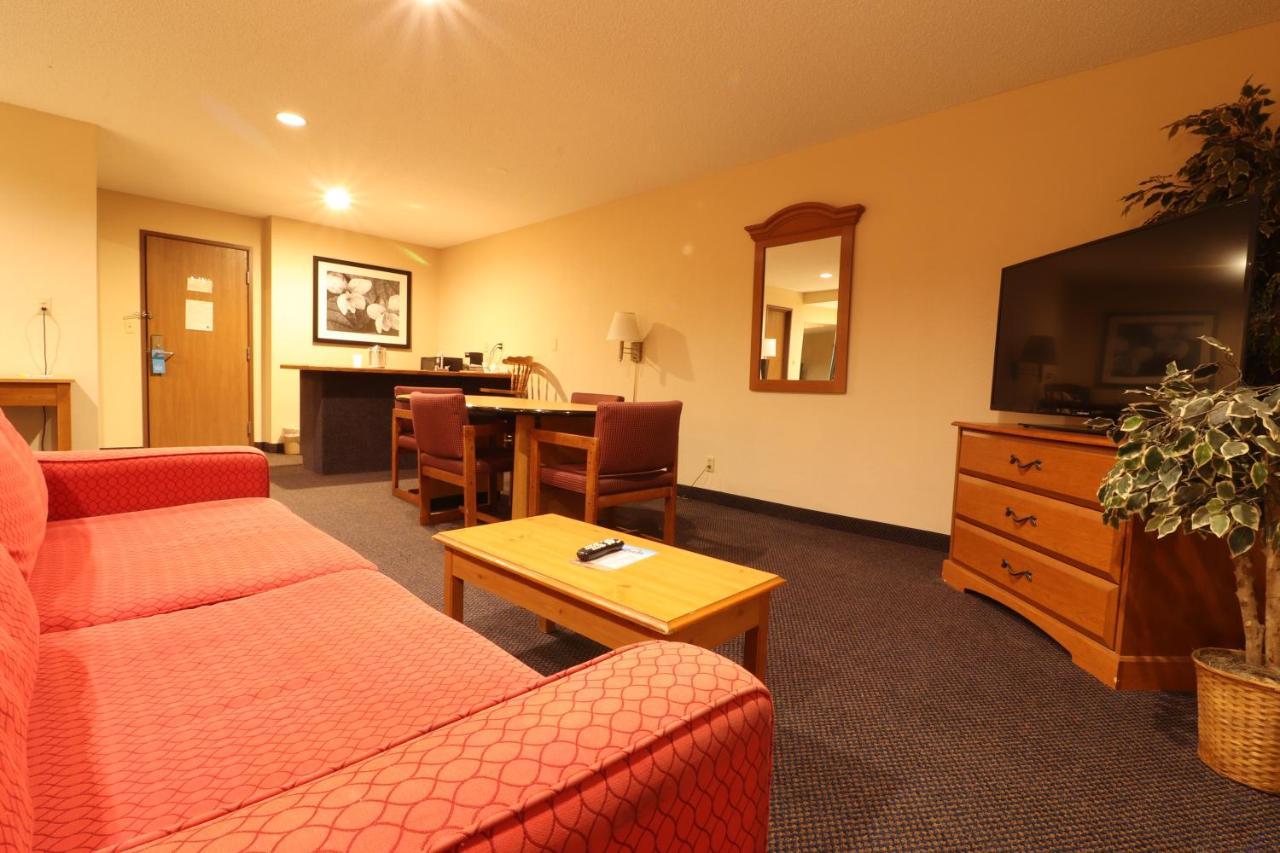 Days Inn By Wyndham Black River Falls - Access To Atv Trail Экстерьер фото