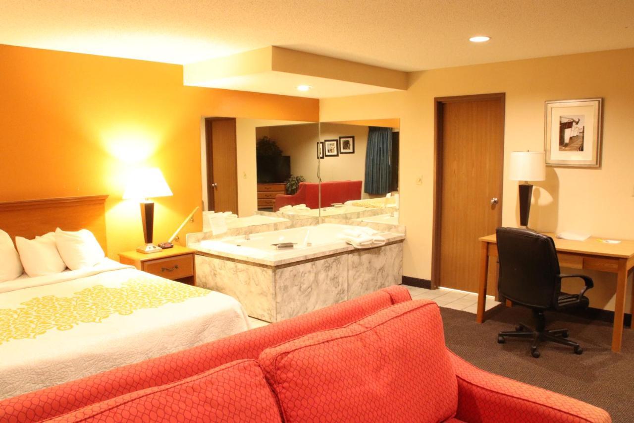 Days Inn By Wyndham Black River Falls - Access To Atv Trail Экстерьер фото