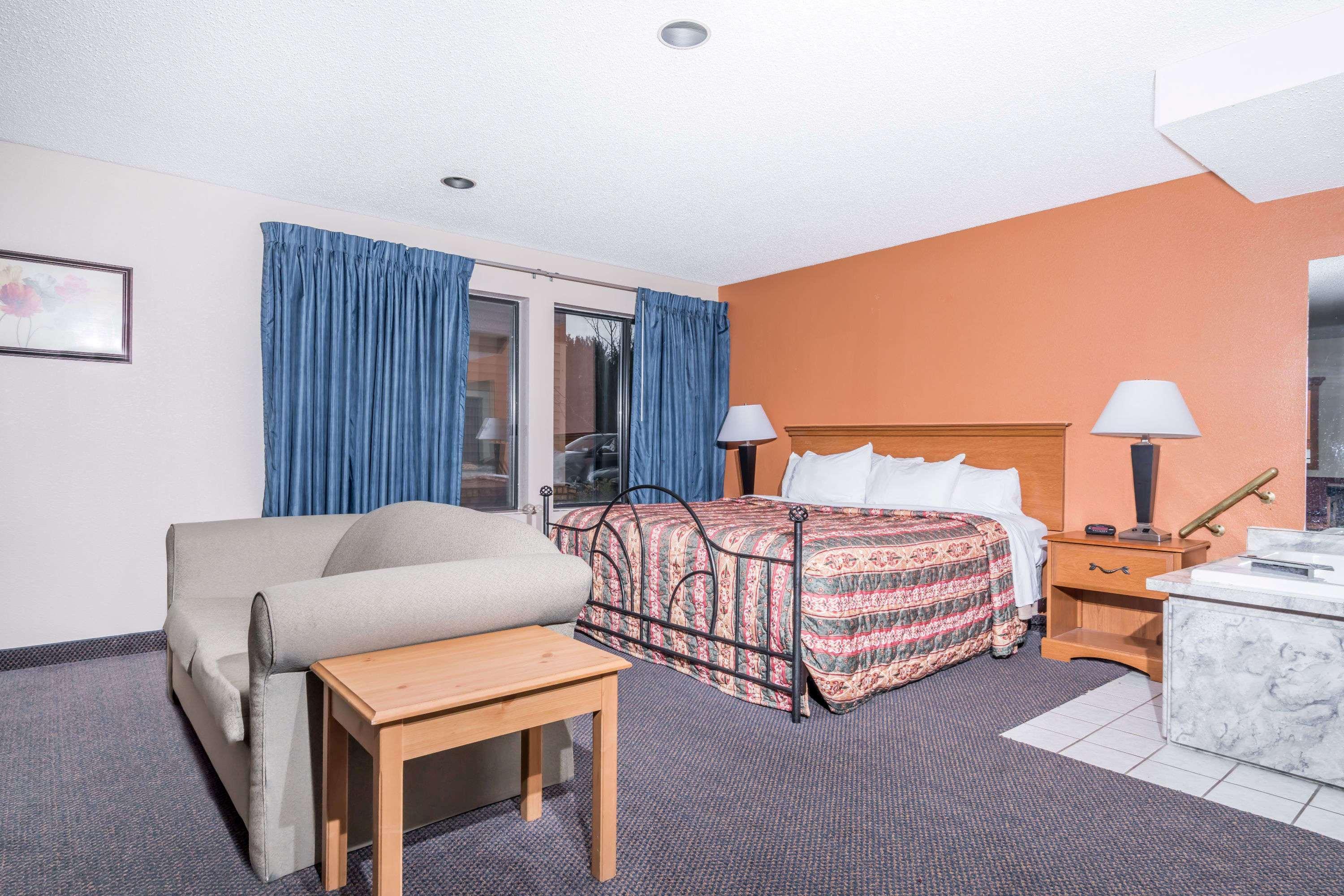 Days Inn By Wyndham Black River Falls - Access To Atv Trail Экстерьер фото