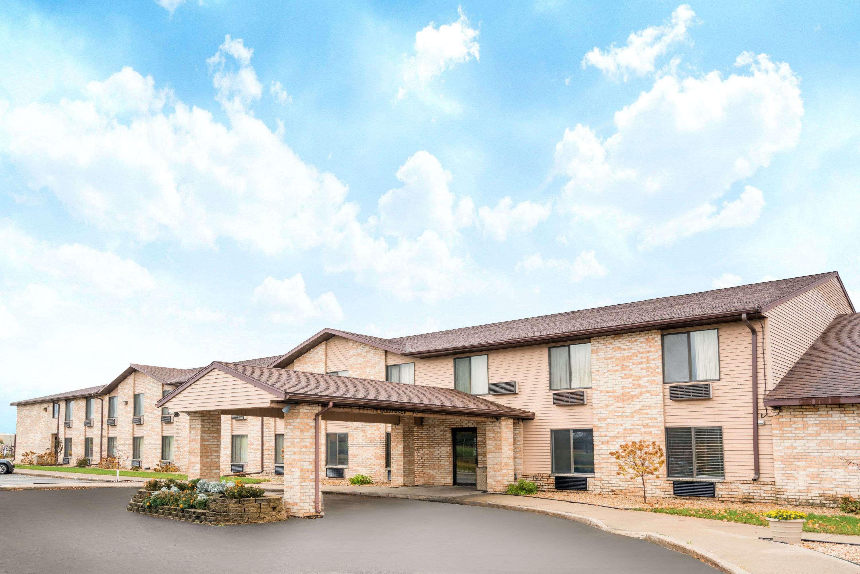 Days Inn By Wyndham Black River Falls - Access To Atv Trail Экстерьер фото