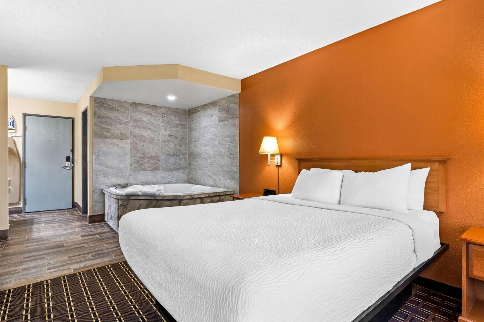 Days Inn By Wyndham Black River Falls - Access To Atv Trail Экстерьер фото