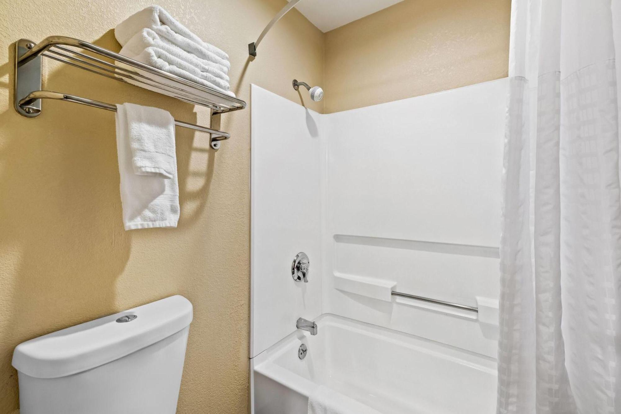 Days Inn By Wyndham Black River Falls - Access To Atv Trail Экстерьер фото