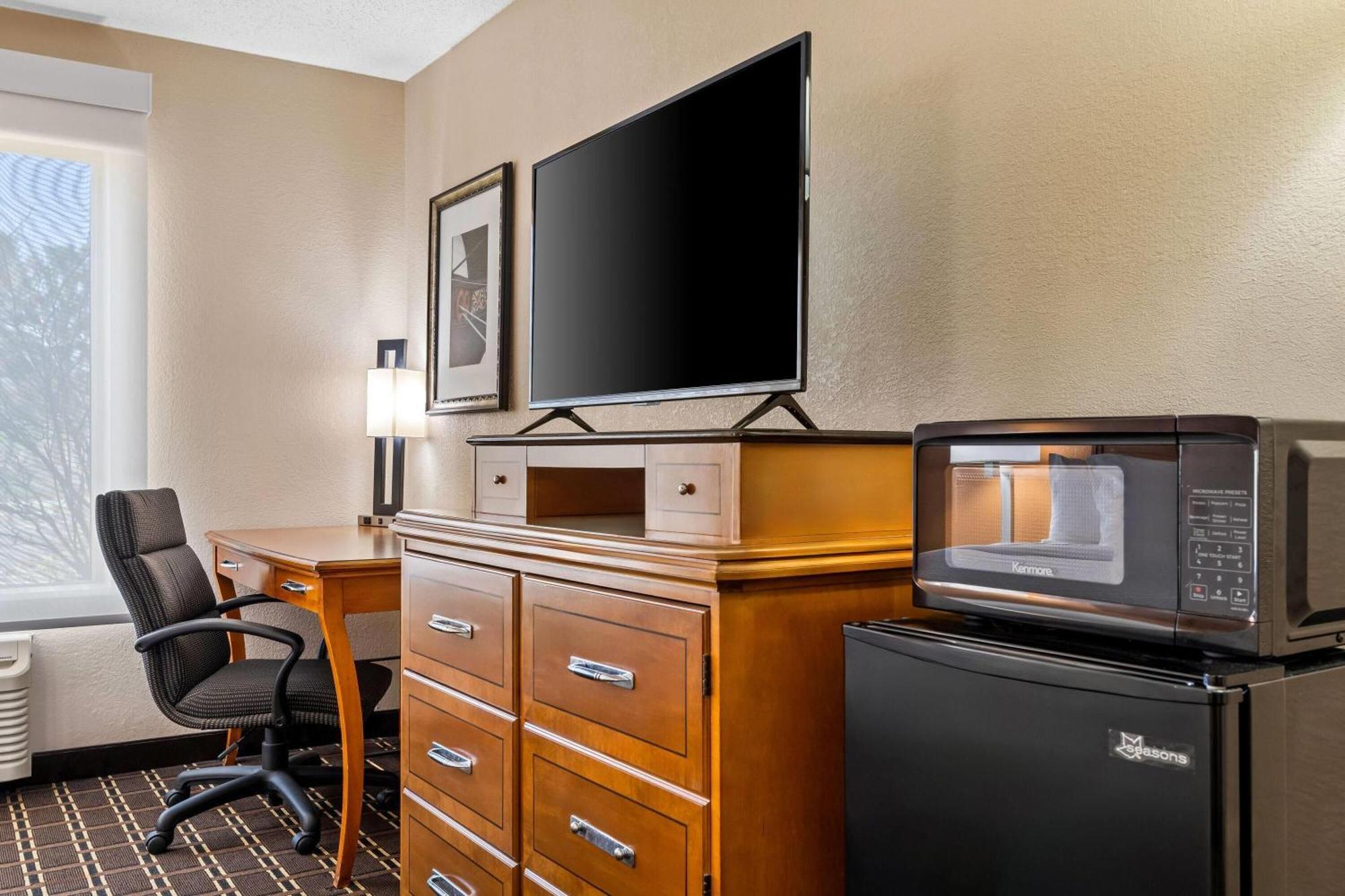 Days Inn By Wyndham Black River Falls - Access To Atv Trail Экстерьер фото