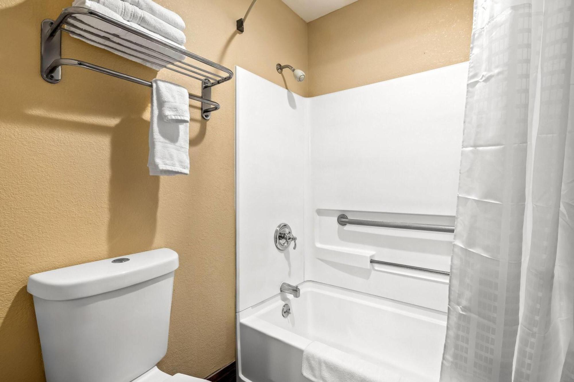 Days Inn By Wyndham Black River Falls - Access To Atv Trail Экстерьер фото