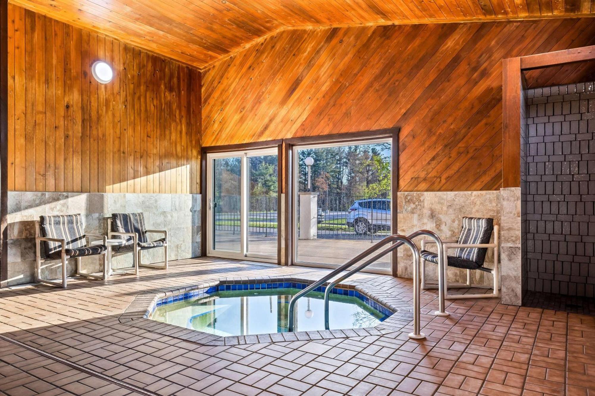 Days Inn By Wyndham Black River Falls - Access To Atv Trail Экстерьер фото